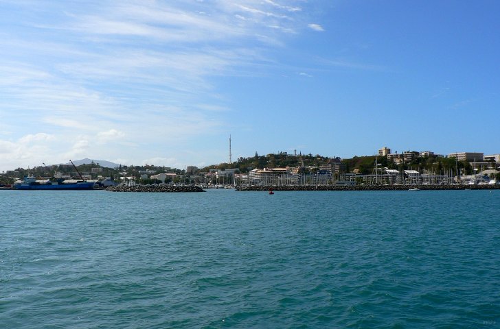 44- L'entree de la marina de Port-Moselle a Noumea 